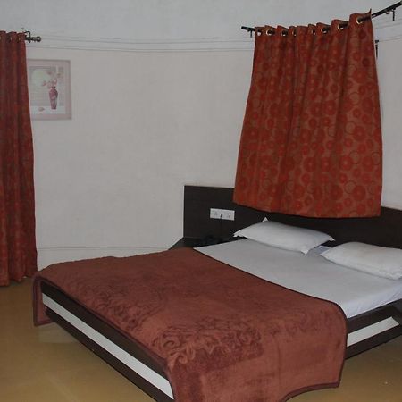 Hotel Tapovan Нашик Екстер'єр фото