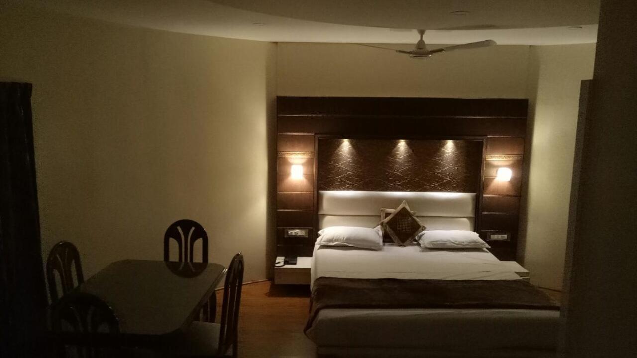 Hotel Tapovan Нашик Екстер'єр фото